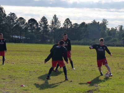 Guaran� comienza a mover la pelota en Santa In�s