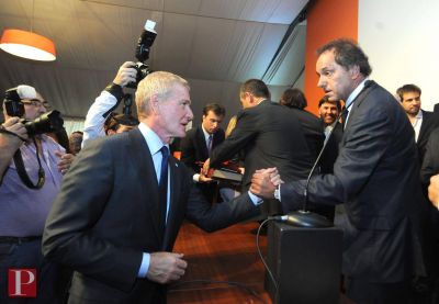 Por la inundaci�n: �El futuro pol�tico de Scioli en las manos de Francisco De Narv�ez?