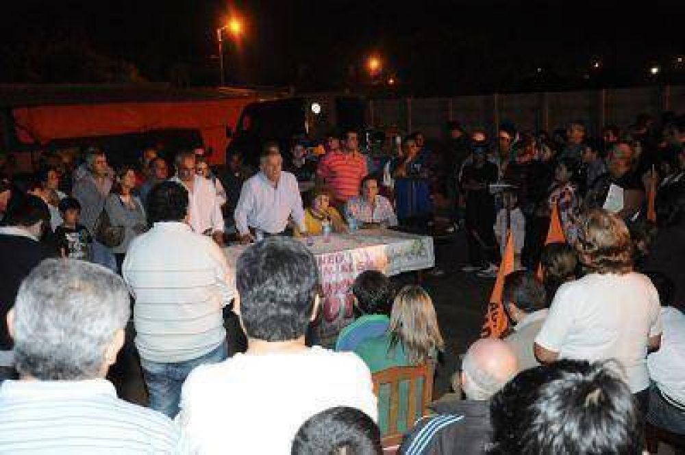 El intendente Infante se reuni� con vecinos del B� El Vinalar