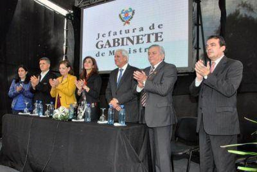 El Intendente Infante acompa�� a la Gobernadora en la inauguraci�n del Sal�n de Usos M�ltiples en el B� Tradici�n