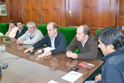 El intendente, Pablo Zurro, dio ayer detalles sobre el sorteo de viviendas