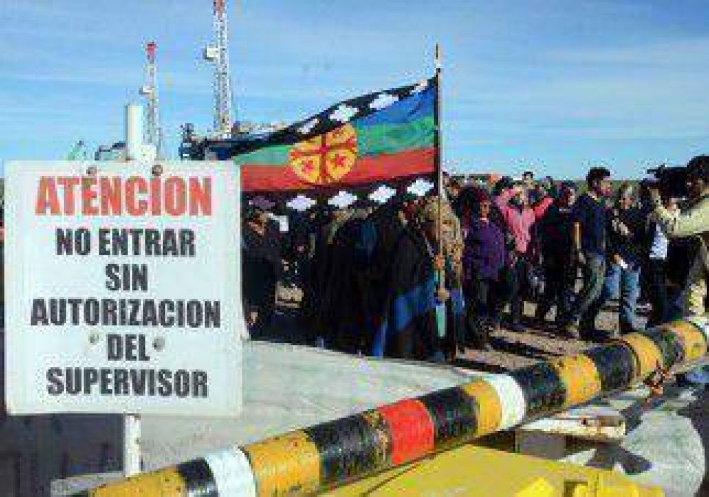 Mapuches alambran un sector de Loma Campana 