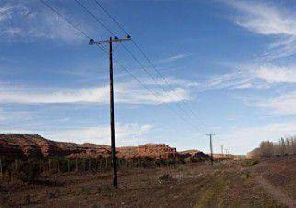 Inician obras de electrificaci�n rural 