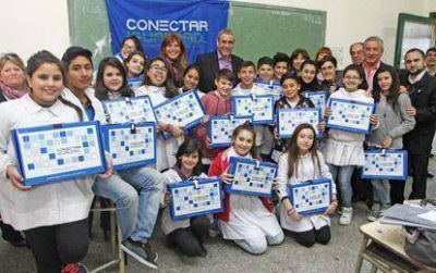 Entregaron netbooks a m�s de 500 alumnos de las escuelas secundarias N�5 y N�18