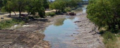 Denuncian que se vierten l�quidos cloacales sin tratamiento a los r�os