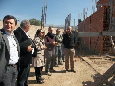 La Gobernadora visit� la obra de la Residencia Universitaria