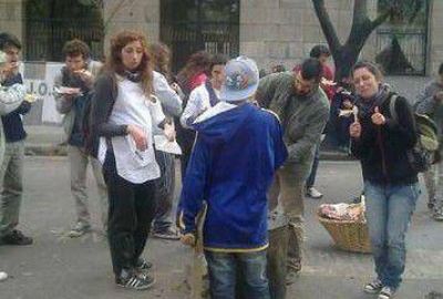 Agrupaci�n docente asegur� que �hay 8 mil chicos que se quedan sin comida� 