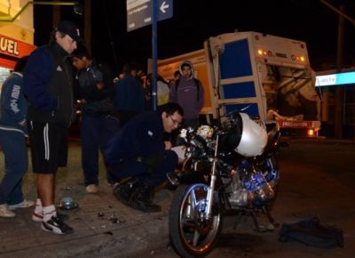 Un motociclista herido tras chocar con un cami�n recolector de residuos de la Municipalidad