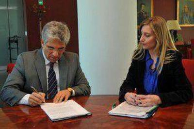 Poggi promulg� la ley para la gesti�n sustentable de residuos electr�nicos