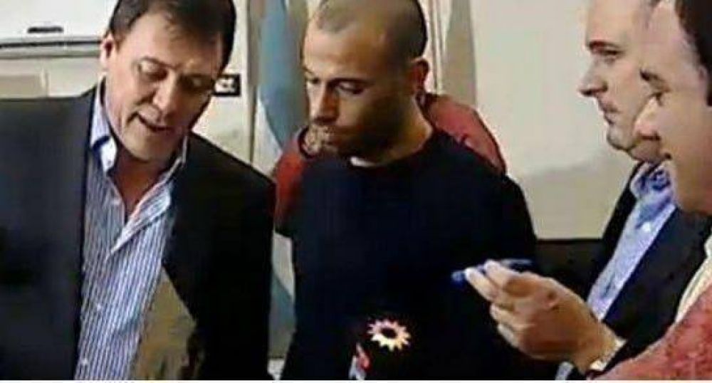 Mascherano lleg� a su ciudad y fue distinguido