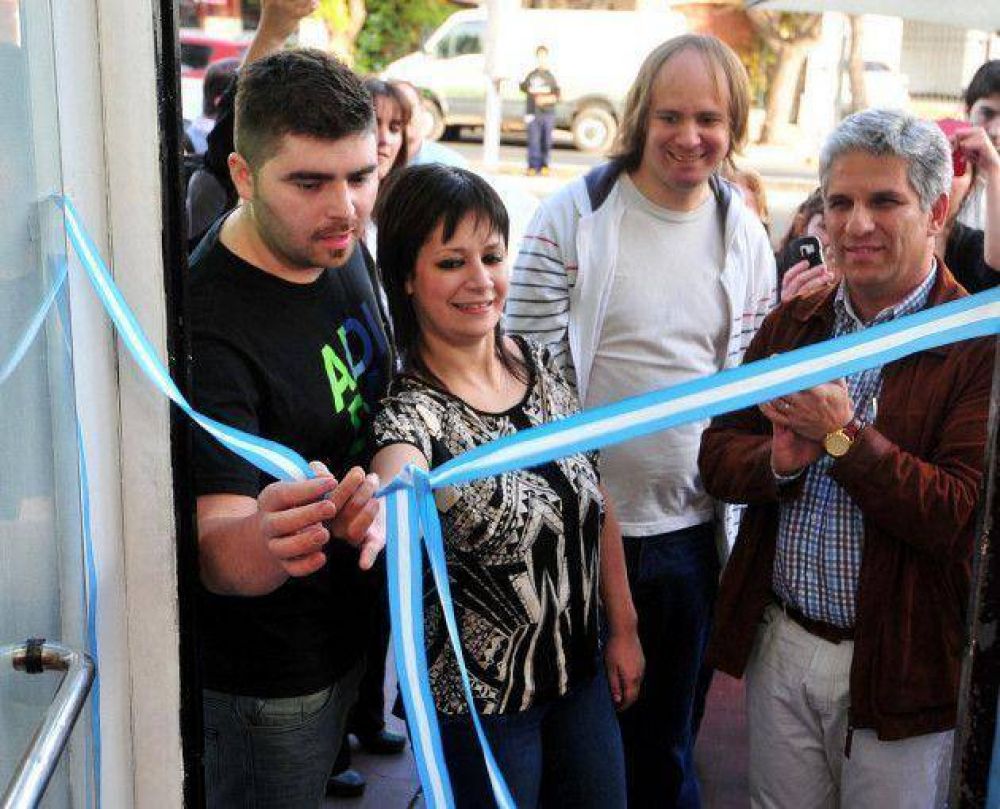 M�s de 30 j�venes que ante el c�mulo de obst�culos, vieron oportunidades