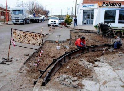�ltimos metros de construcci�n de cord�n cuneta y badenes en el barrio Tiro Federal 