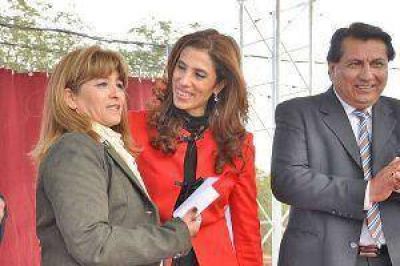 Entreg� importantes aportes para instituciones locales