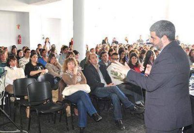 Capacitaci�n y nueva l�nea Municipal 0800 bullying