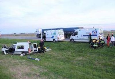 Ruta 9: Dos heridos tras volcar en una camioneta