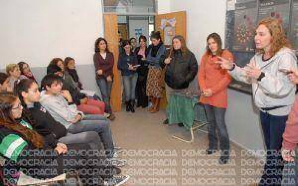 Campa�a contra la violencia de la Escuela Secundaria 5 y la Unnoba