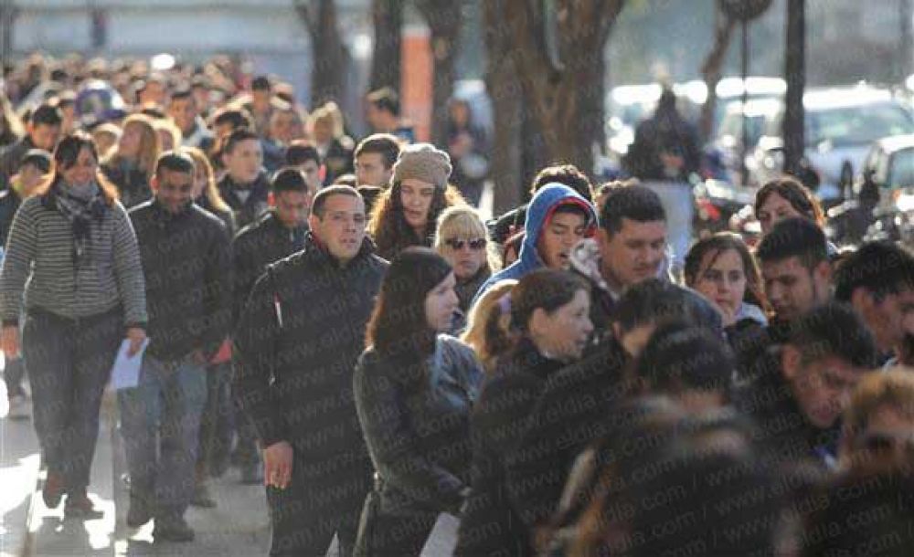 Hacen cola para ser polic�as en la Ciudad