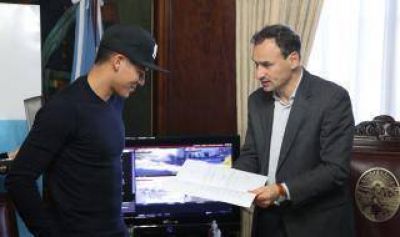 La Plata: La Municipalidad distingui� a Marcos Rojo como 
