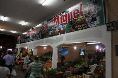 EL MERCADO MUNICIPAL SIGUE SIENDO TIERRA DE NADIE