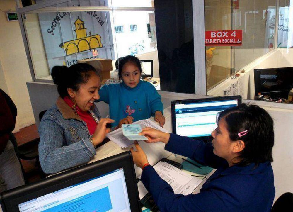 Capital: Renuevan las tarjetas sociales vencidas