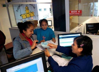 Capital: Renuevan las tarjetas sociales vencidas
