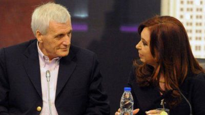 Cal� pidi� una reuni�n con la Presidente y advirti�: 
