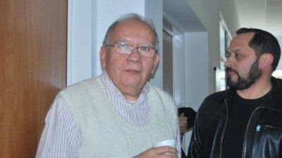 Como no hab�a cirujanos, la oper� el intendente