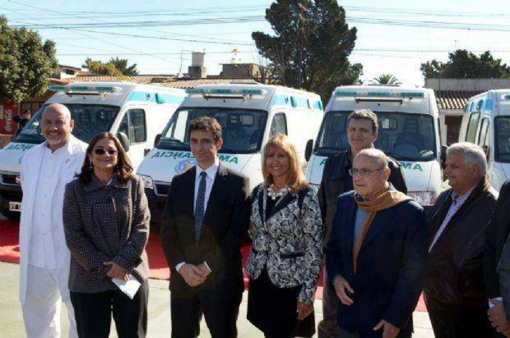 Salud: Naci�n entreg� siete ambulancias