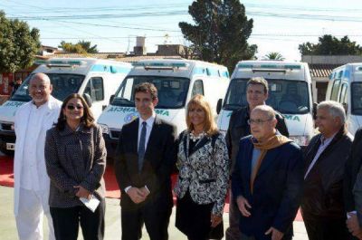 Salud: Naci�n entreg� siete ambulancias