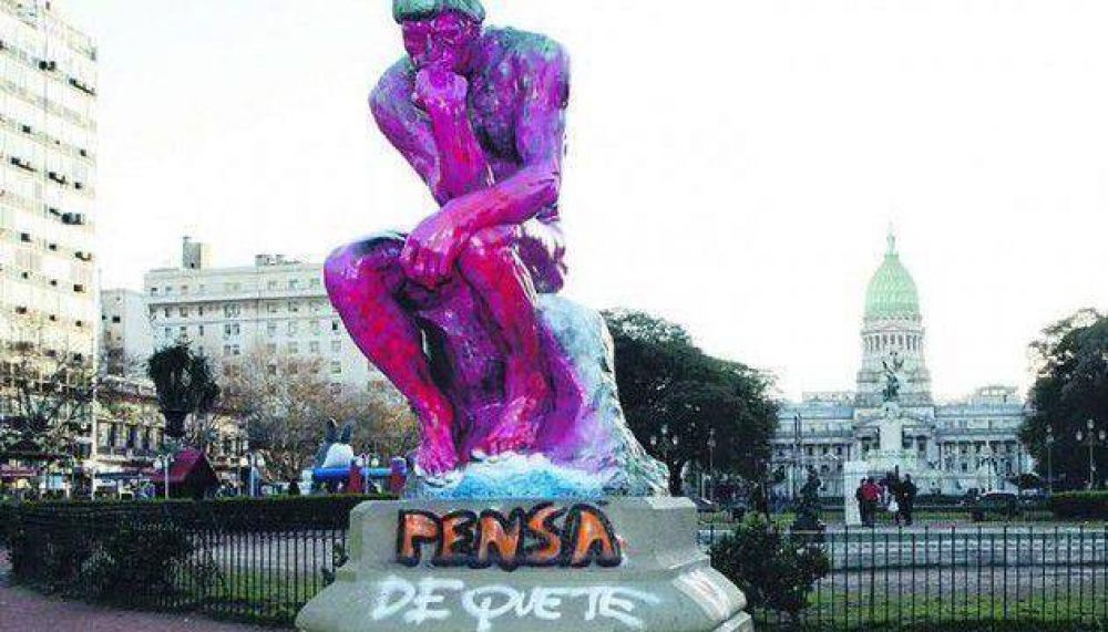 Endurecen las penas para quienes realicen pintadas en monumentos