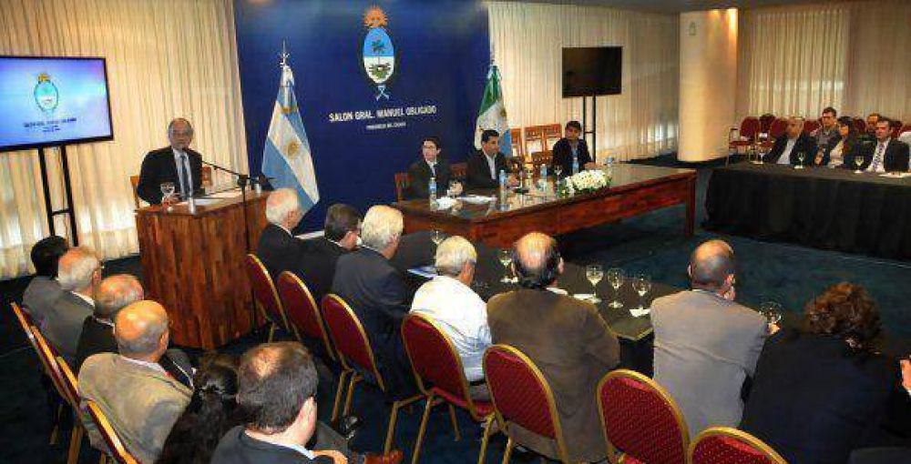 Ante empresarios de toda la provincia, Bacileff present� cr�ditos productivos aprobados por el NBCH