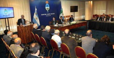 Ante empresarios de toda la provincia, Bacileff present� cr�ditos productivos aprobados por el NBCH