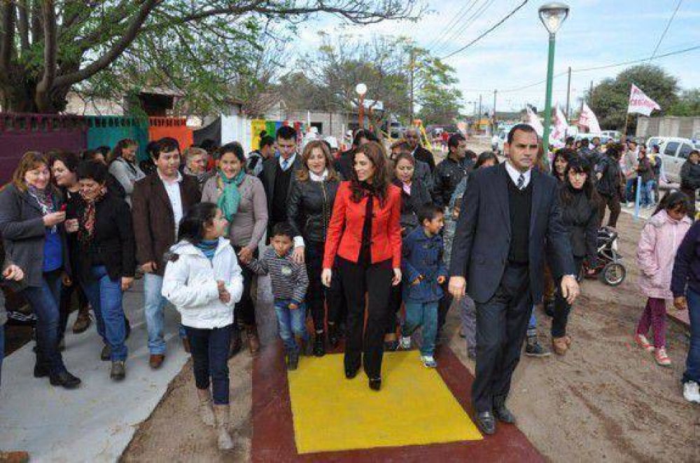 La Gobernadora presidi� el acto del 98� Aniversario de Sol de Julio