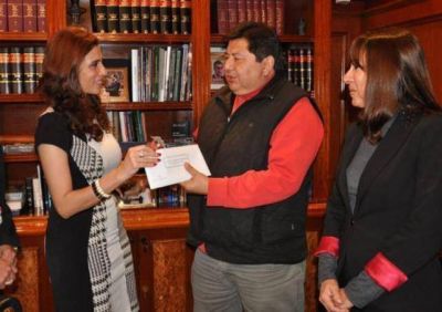 La Gobernadora recibi� a los organizadores de la Marcha de los Bombos