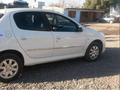 Aprehendieron a unas 25 personas por presuntas estafas en campamentos gitanos de Guaymall�
