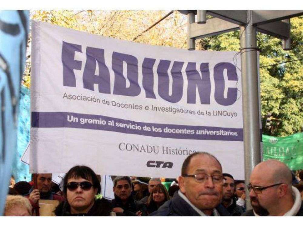 Terminan las vacaciones y alumnos de colegios y facultades de UNCuyo no tienen garantizadas las clases