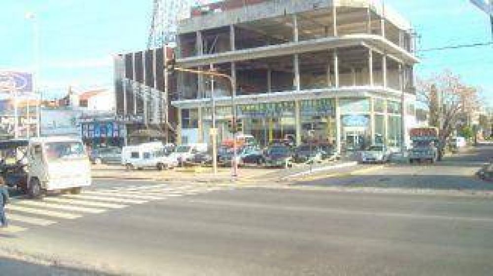 Avenida Los Quilmes: un polo comercial donde convergen los rubros