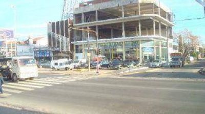 Avenida Los Quilmes: un polo comercial donde convergen los rubros