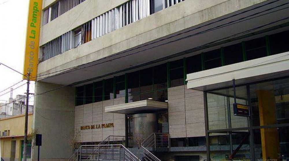 Un empleado del Banco de La Pampa rob� 3 millones de pesos y fug� a Brasil 