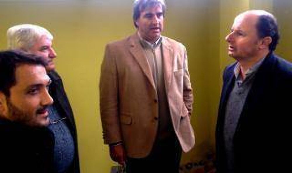 Con Mussi y Dura�ona al frente, Los Oktubre buscan instalarse en la Provincia