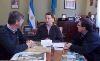 Con apoyo municipal, Automoto avanza con la construcci�n de sus vestuarios