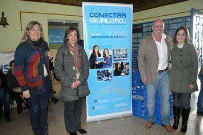 La Anses entreg� m�s de 150 netbooks en la Escuela Secundaria B�sica N� 9