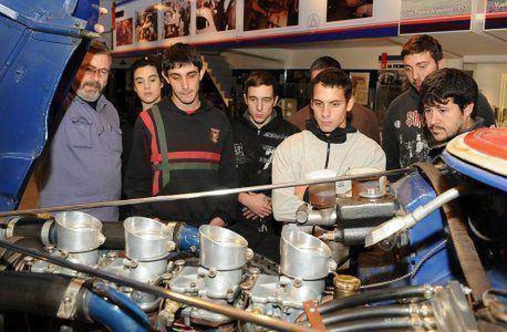 Alumnos de la Escuela T�cnica N�2 visitaron el Museo Municipal Hermanos Emiliozzi
