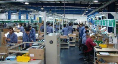 Desde la Autoridad del Agua cruzaron a la UIA y hablan de �factores pol�ticos� en su postura