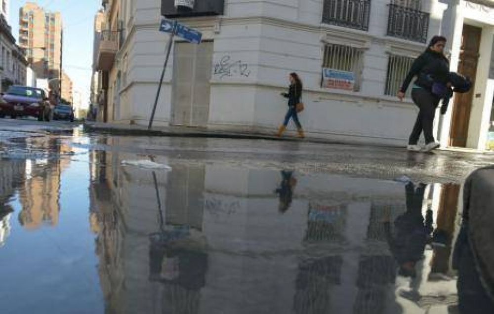 Las cloacas colapsaron como nunca en la ciudad