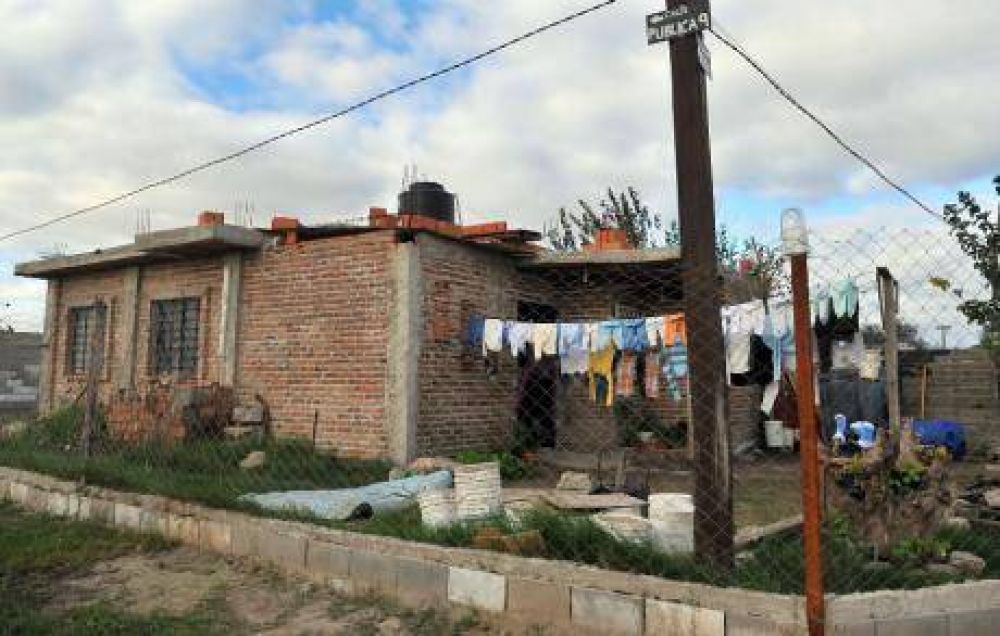 Cuatro de cada 10 familias no cubren el consumo b�sico