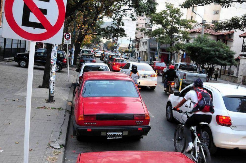 Control de tr�nsito en el centro capitalino mult� por mal estacionamiento