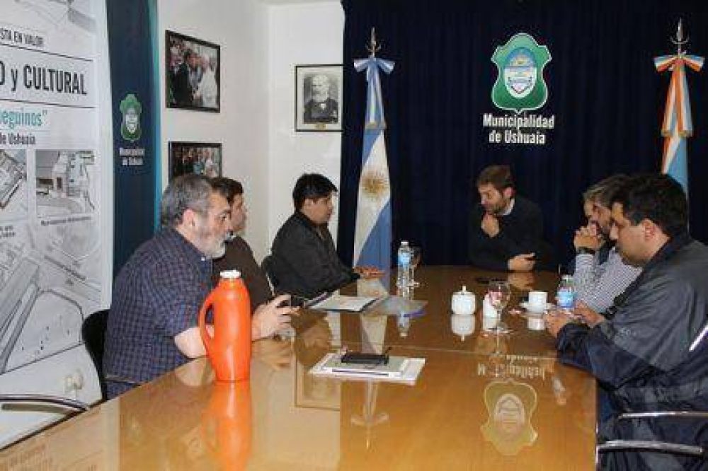 Sciurano se reuni� con referente el de la UTHGRA y del f�tbol local 