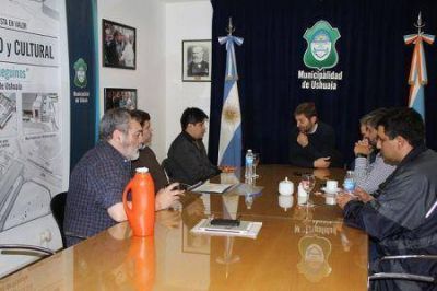 Sciurano se reuni� con referente el de la UTHGRA y del f�tbol local 