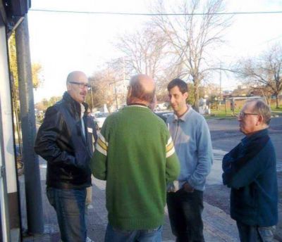 Melzi y Carpinetti recorrieron el barrio Monasterio